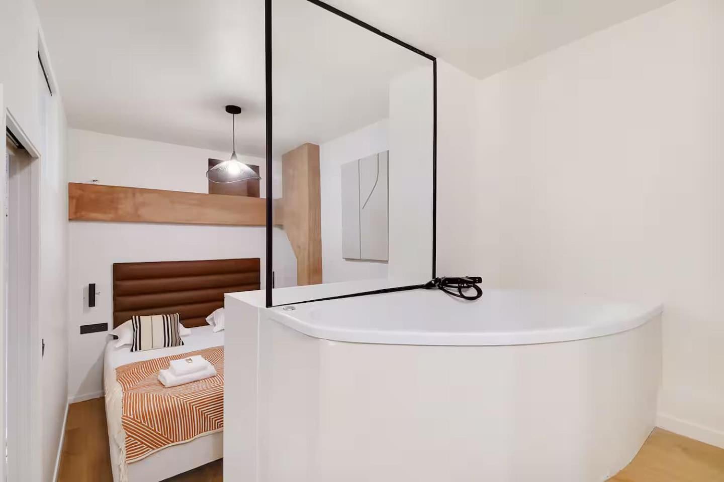 Les Halles - Grands Boulevards Renovated 3br - 8p Apartment